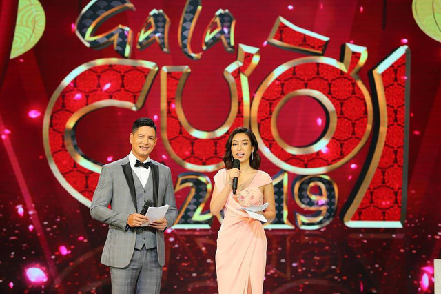 Link xem Gala Cười 2019 Full VTV3: Hoa hậu Đỗ Mỹ Linh lộng lẫy trong vai trò MC